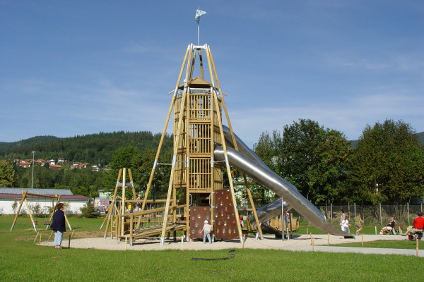 Продажа  торговой марки, ноу-хау, станков и материалов по производству детских площадок в Польше